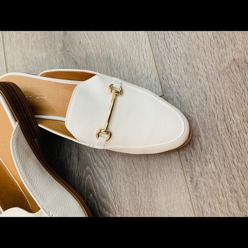 NIB Madden Girl White Slip-on Mule Gold Buckle - Picture 2 of 3